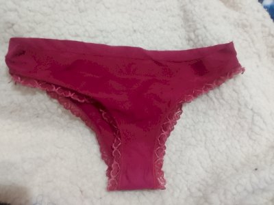 Calcinha usada bordô 