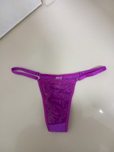 Calcinha usada fio dental roxo 