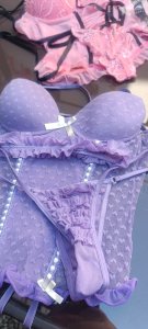 Conjunto usado lilás, com renda e calcinha