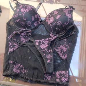 Conjunto de renda florido, usado