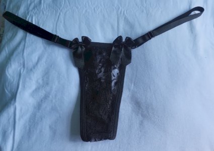 Calcinha preta de rendinha e lacinhos