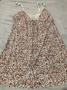 Camisola Curta e Decotada animal print de oncinha usada por 5 noites 