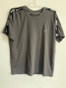 Camiseta suada de academia 