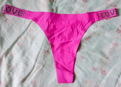 Calcinha pink linda com pedrarias e muito cheirinho 