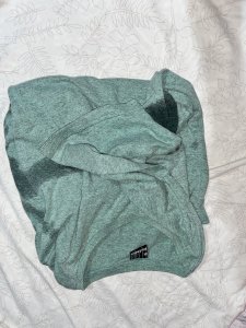 Camiseta com cheiro de suor de dias 