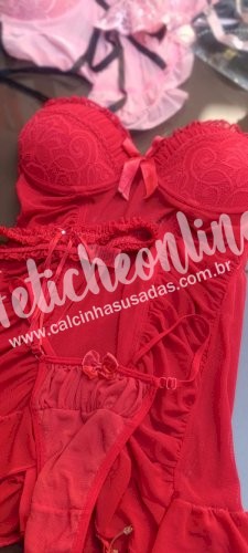 Conjunto de espartilho vermelho de renda