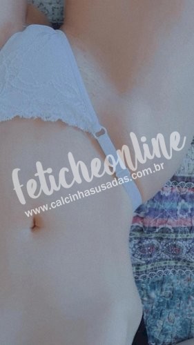 Calcinha Usada Branca de Renda na frente 