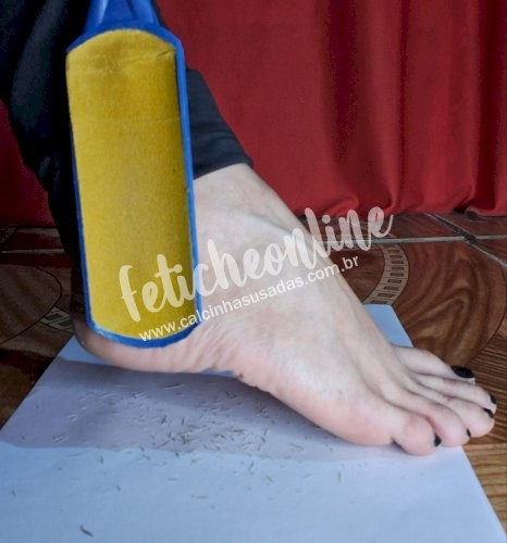 Podolatria / Trampling: Meias, Pelinhas raspadas do pé, comidas amassadas com o pé, Havaianas e Tênis usados por quanto tempo você quiser + conteúdo virtual incluso + frete grátis acima de R$200,00!