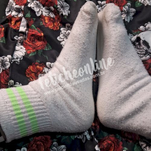 Podolatria / Trampling: Meias, Pelinhas raspadas do pé, comidas amassadas com o pé, Havaianas e Tênis usados por quanto tempo você quiser + conteúdo virtual incluso + frete grátis acima de R$200,00!