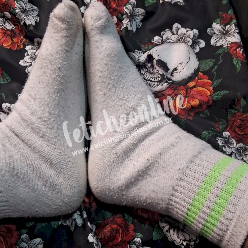 Podolatria / Trampling: Meias, Pelinhas raspadas do pé, comidas amassadas com o pé, Havaianas e Tênis usados por quanto tempo você quiser + conteúdo virtual incluso + frete grátis acima de R$200,00!