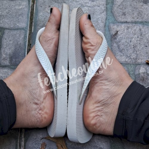 Podolatria / Trampling: Meias, Pelinhas raspadas do pé, comidas amassadas com o pé, Havaianas e Tênis usados por quanto tempo você quiser + conteúdo virtual incluso + frete grátis acima de R$200,00!