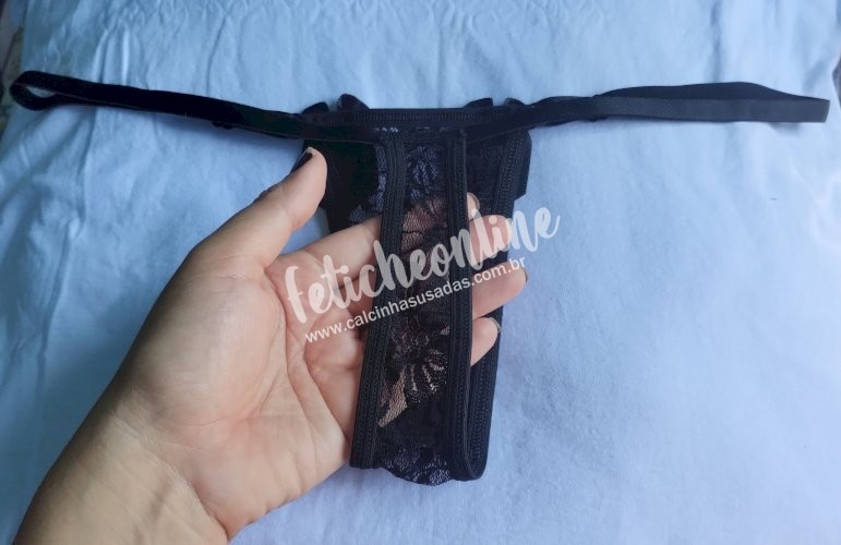Calcinha preta de rendinha e lacinhos