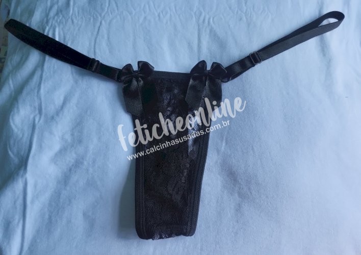 Calcinha preta de rendinha e lacinhos