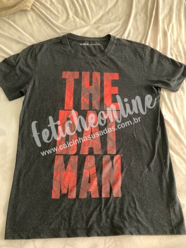 Camiseta usada por uma semana com bastante cheiro de suor 