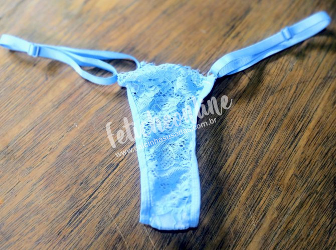 Calcinha azul de renda com meu cheirinho 