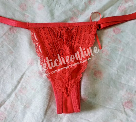 Calcinha vermelha com meu cheirinho 