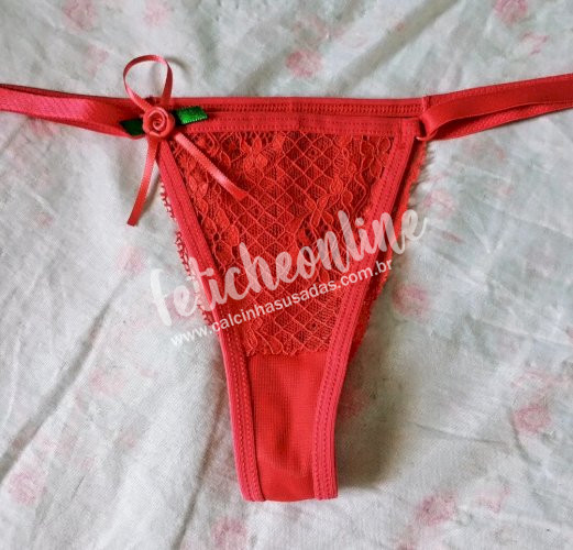 Calcinha vermelha com meu cheirinho 