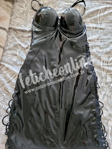 Vestido Preto em Vinil