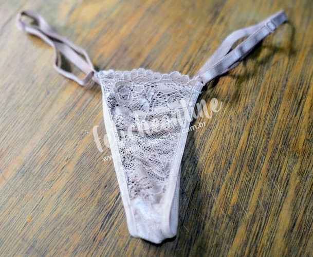 Calcinha de renda cor nude